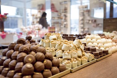 Feinste Pralinen auf einem Stapel  | © Berger Feinste Confiserie GmbH