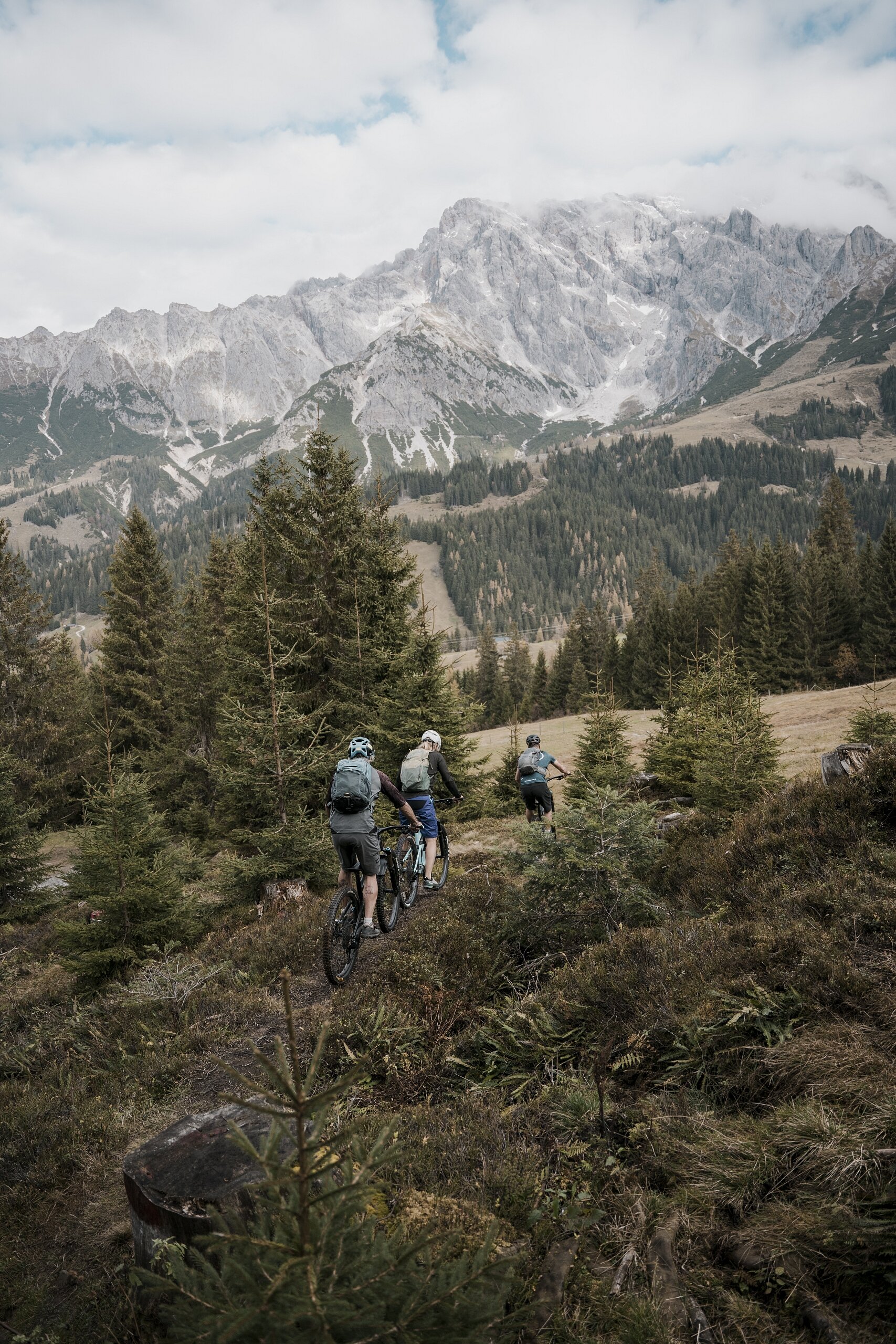 Radfahrer erkunden die malerischen Berge des Hochkönigs. Ideal für Natur- und Abenteuerliebhaber.  | © Hochkönig Tourismus GmbH