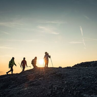 Eine Gruppe Wanderer beim alpinen Wandern | © Hochkönig Tourismus GmbH