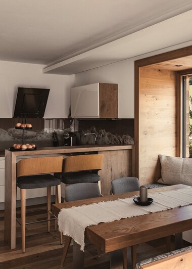 Küche und Essbereich im Appartement im Sunnsait | © Karin Pasterer