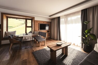 Wohnzimmer und Essbereich im Appartement im Sunnsait | © Karin Pasterer