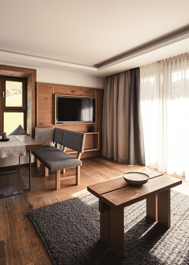Wohnzimmer und Essbereich im Appartement im Sunnsait | © Karin Pasterer