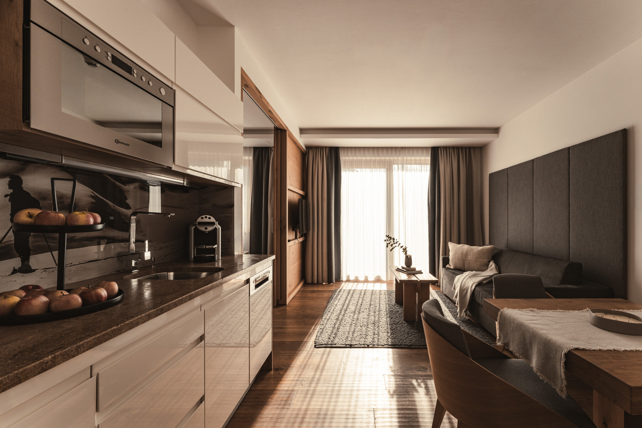 Küche uns Essbereich im Appartement im Sunnsait | © Karin Pasterer
